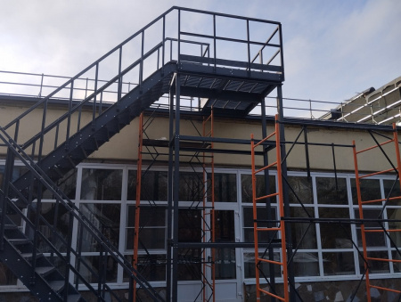 Лестница пожарная маршевая двухпролётная Roofsystems П2, ГОСТ